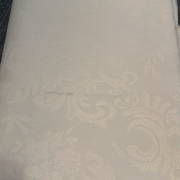 Table cloth - Picture 2 of 2